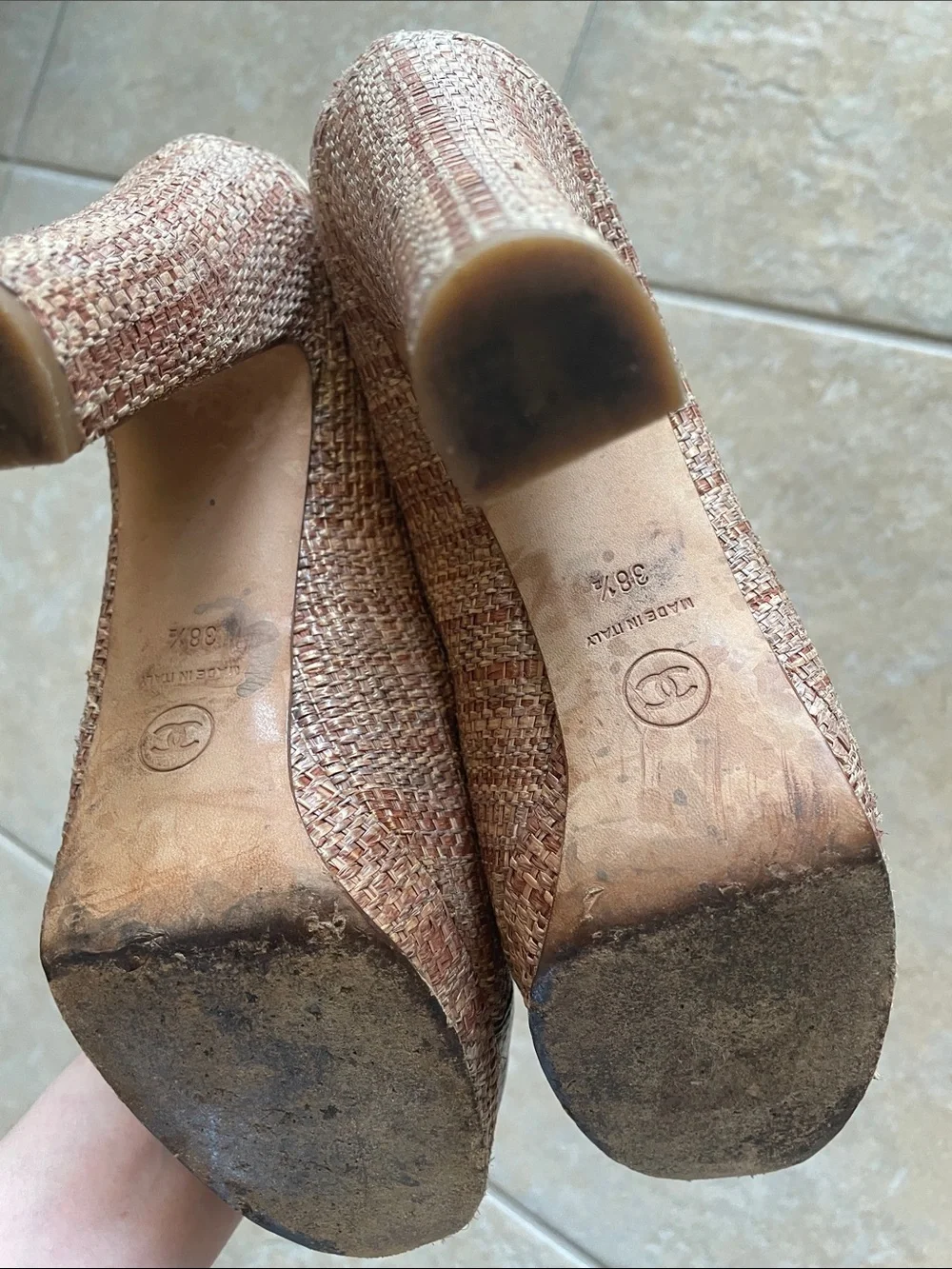 CHANEL Two-Tone Beige and Metallic Cap-Toe tweed heels 38 1/2 38.5